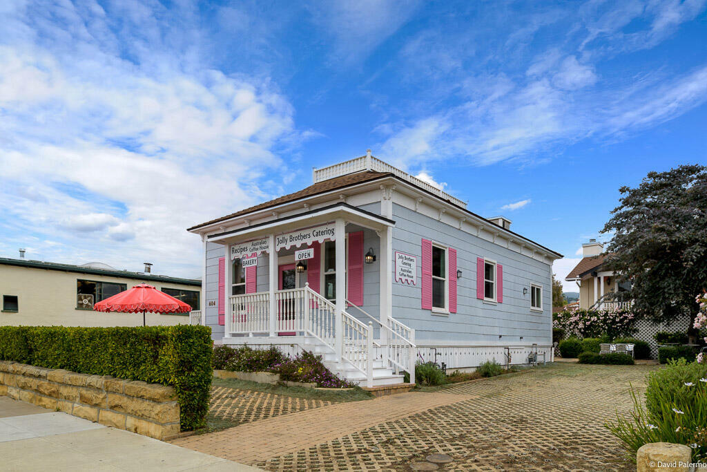 Property Photo:  604 Santa Barbara Street  CA 93101 