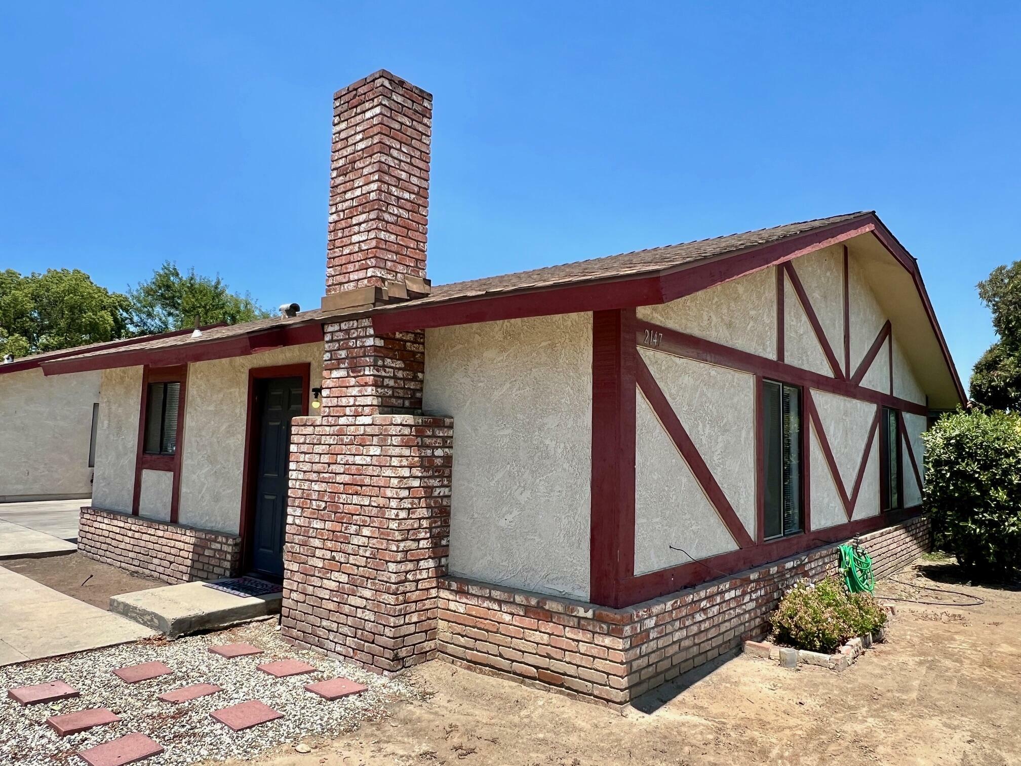 Property Photo:  2147 S Divisadero Street  CA 93277 