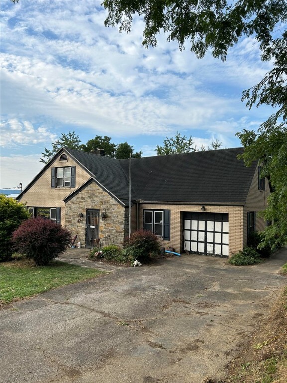 Property Photo: 545 Vanderbilt Rd PA 15425
