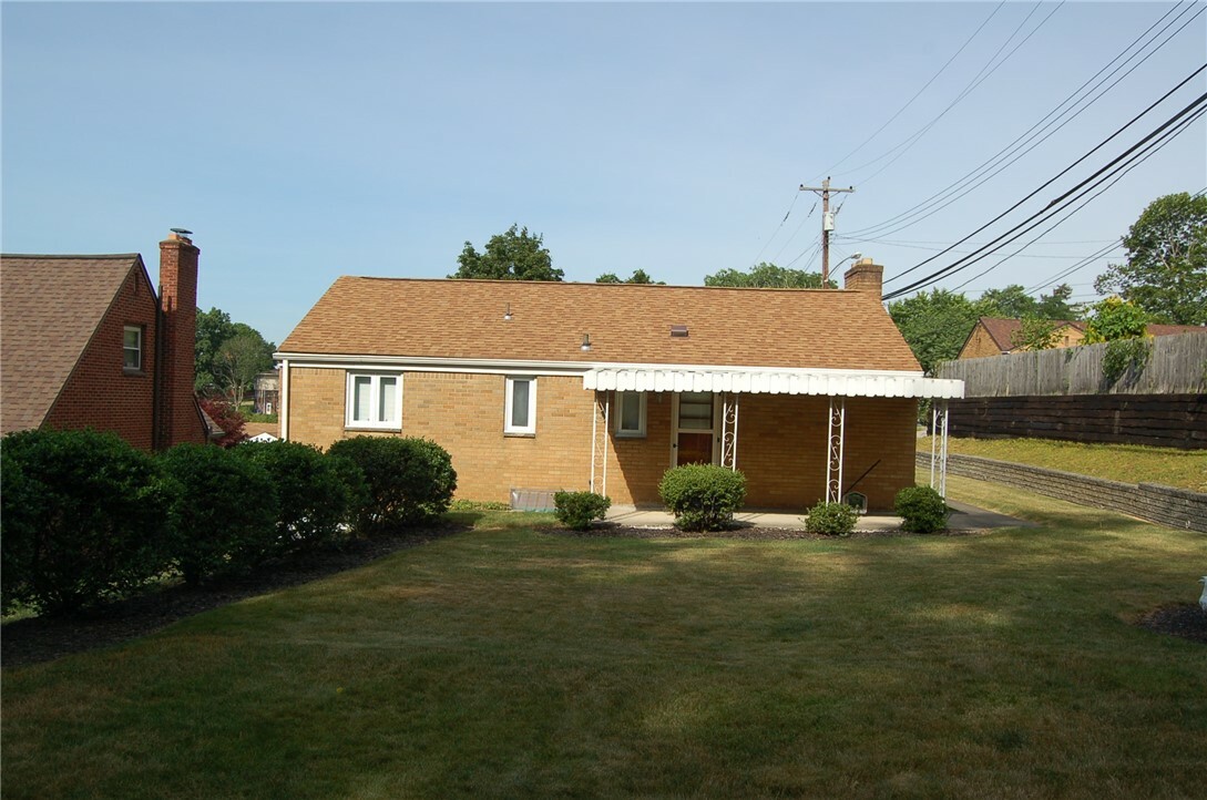 Property Photo:  9 Ryan Dr  PA 15220 