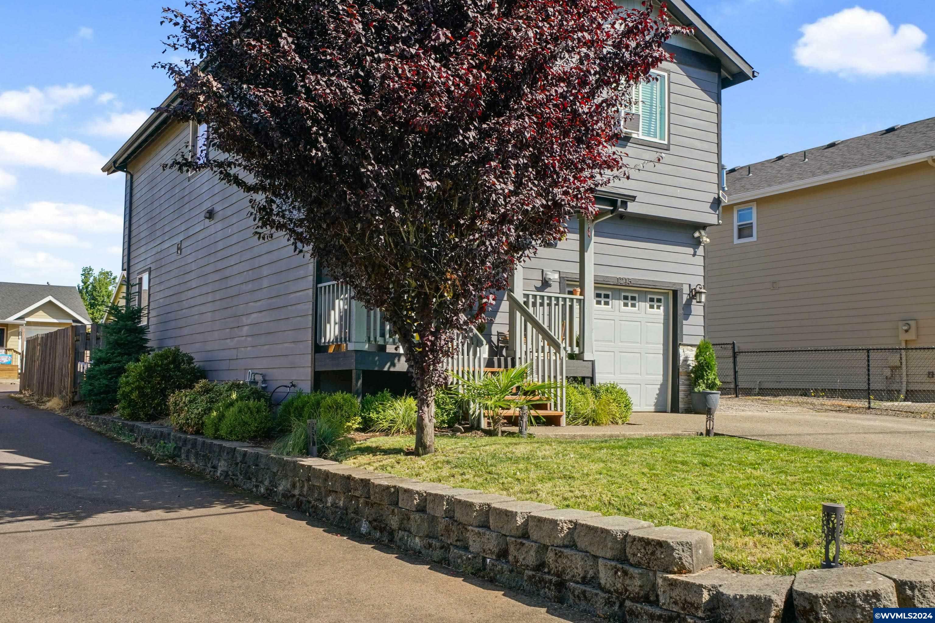 Property Photo:  1215  Barnes Av SE  OR 97306 