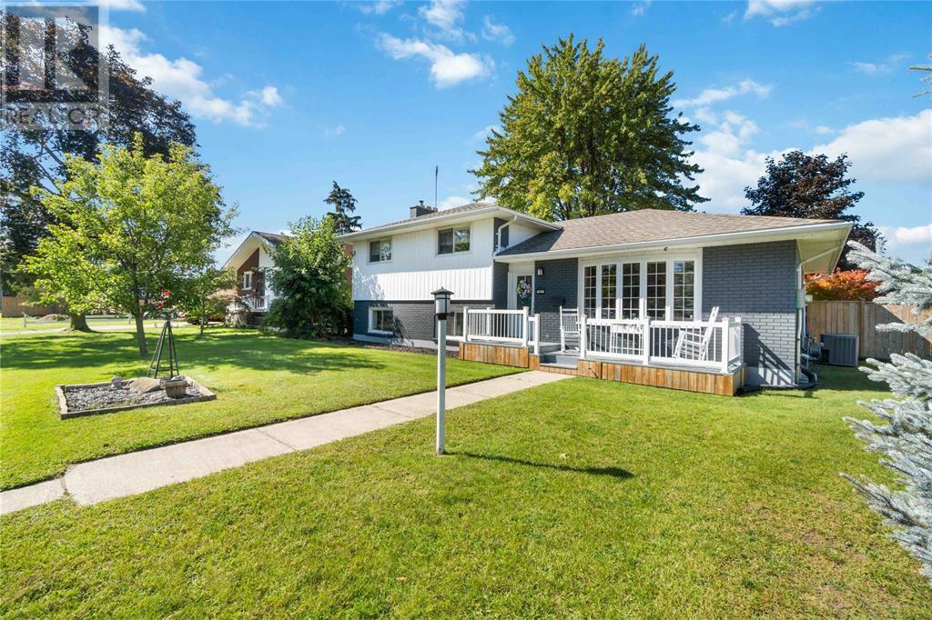 Property Photo:  965 Ennisclaire Drive  ON N7V 3G8 