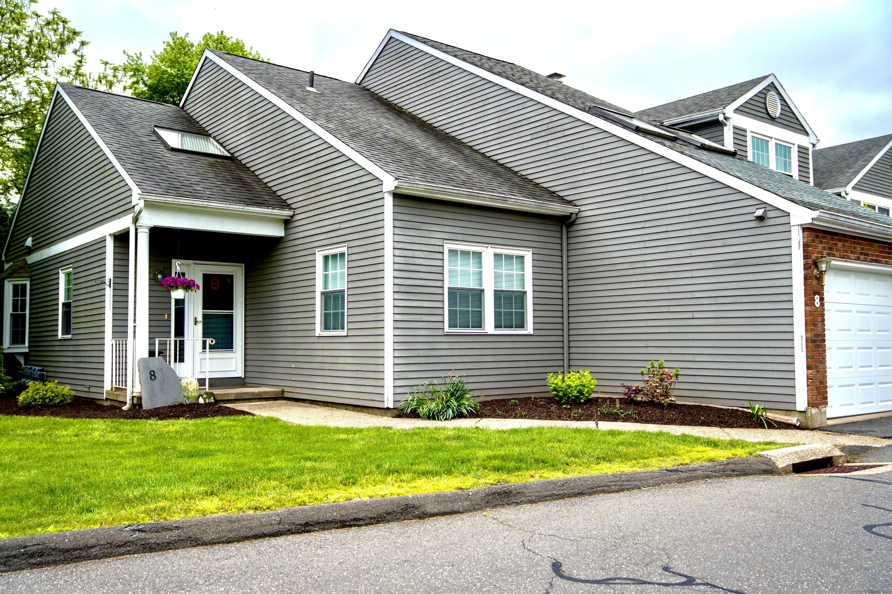 Property Photo:  1325 Farmington Avenue Apt 8  CT 06010 