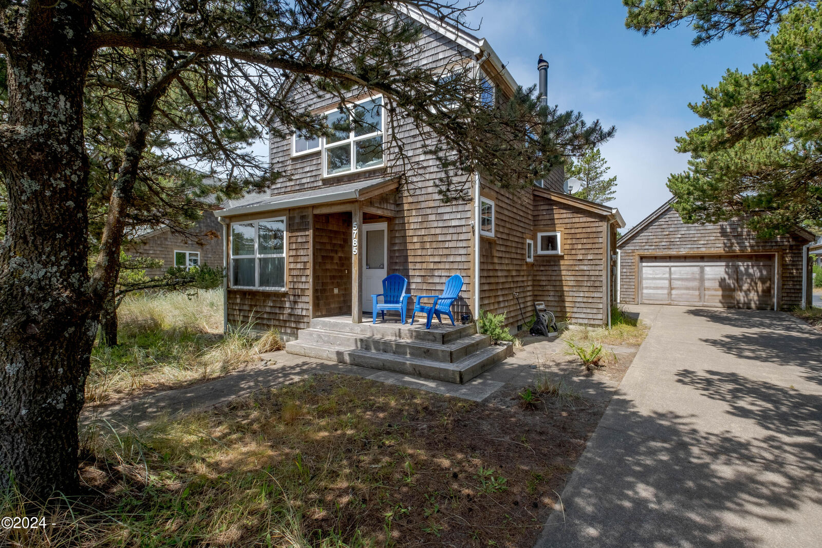 Property Photo: 5785 Barefoot Lane OR 97135