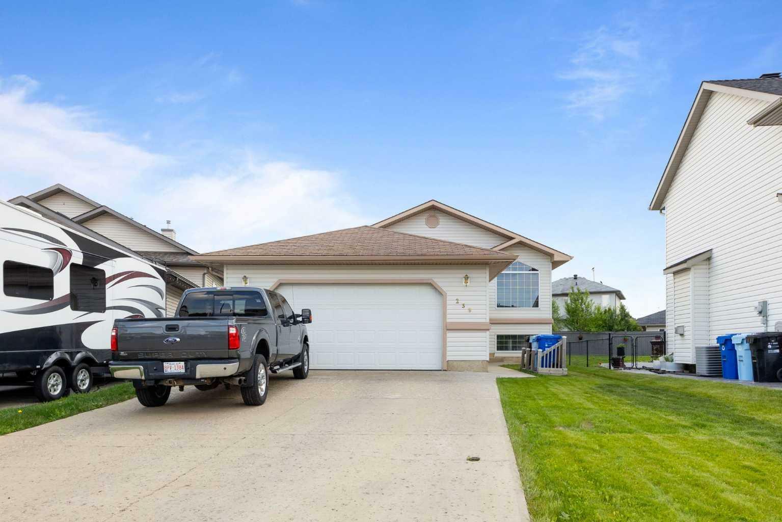 Property Photo:  239 Laurier Lane  AB T9K 2K3 