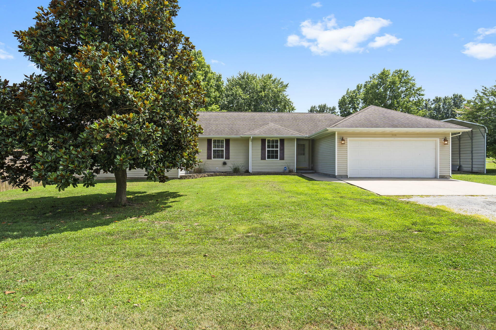 Property Photo:  900 Robinson Street  MO 65605 