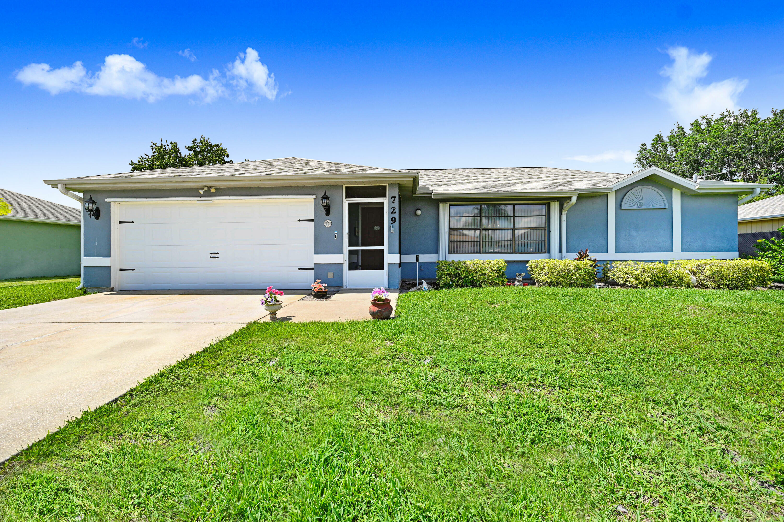 Property Photo:  729 Seven Gables Circle SE  FL 32909 