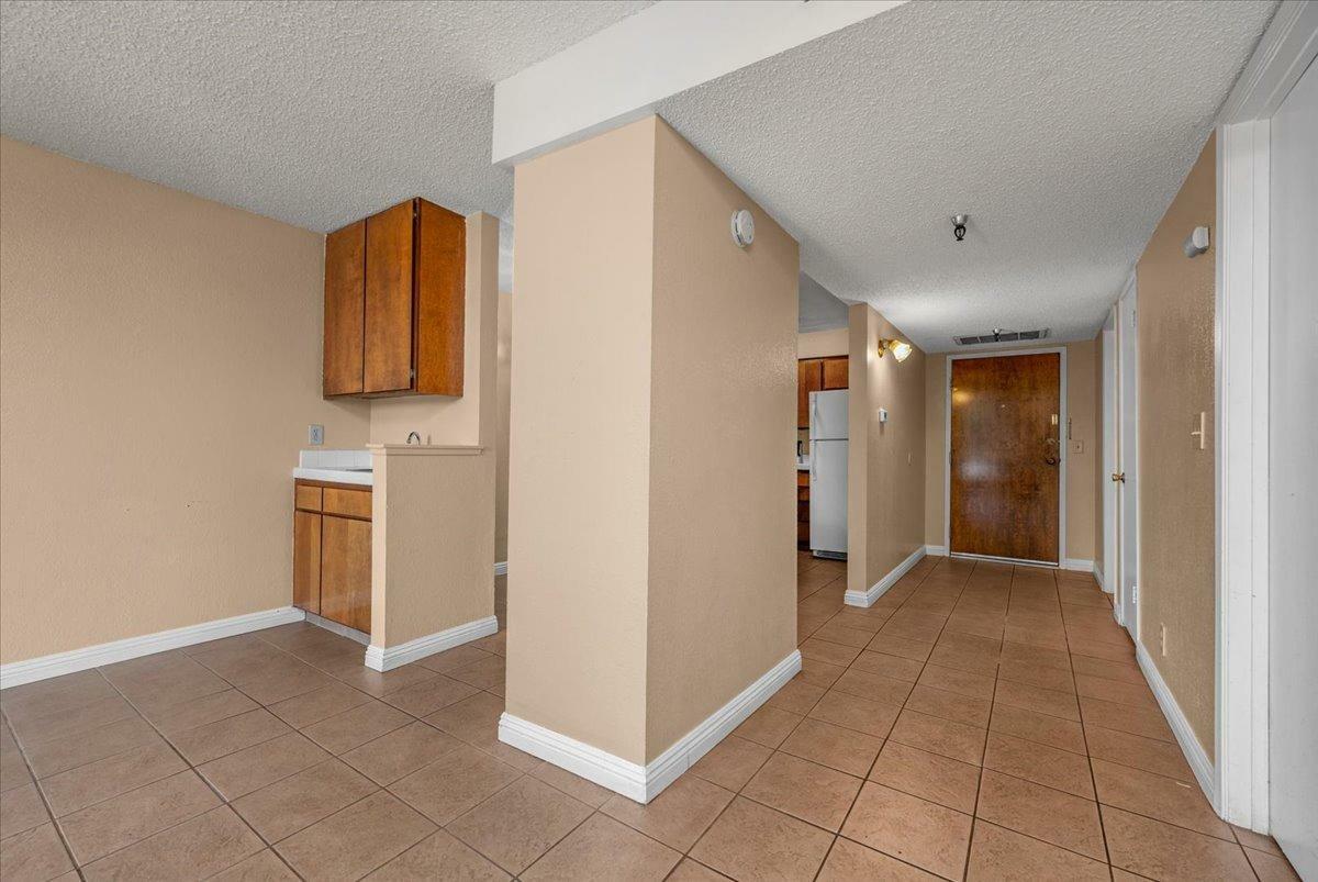 Property Photo:  4919 N Millbrook Avenue 105  CA 93726 