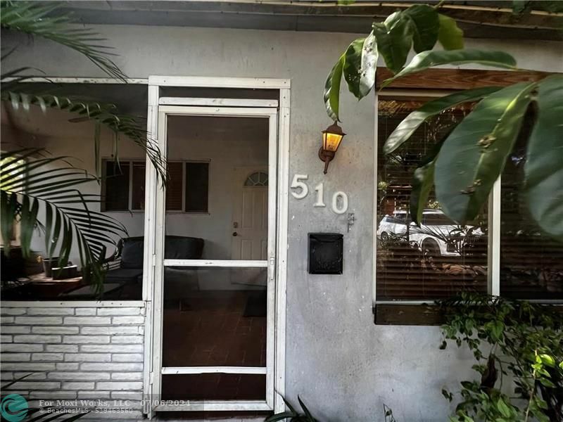Property Photo: 510 S 29th Ct FL 33020