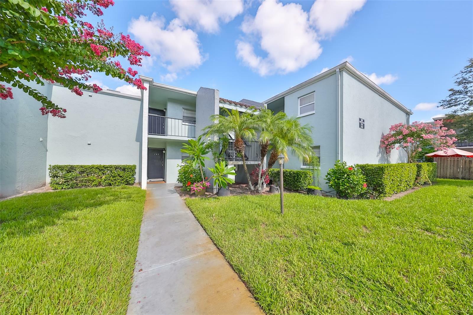 Property Photo:  2866 Somerset Park Drive 202  FL 33613 