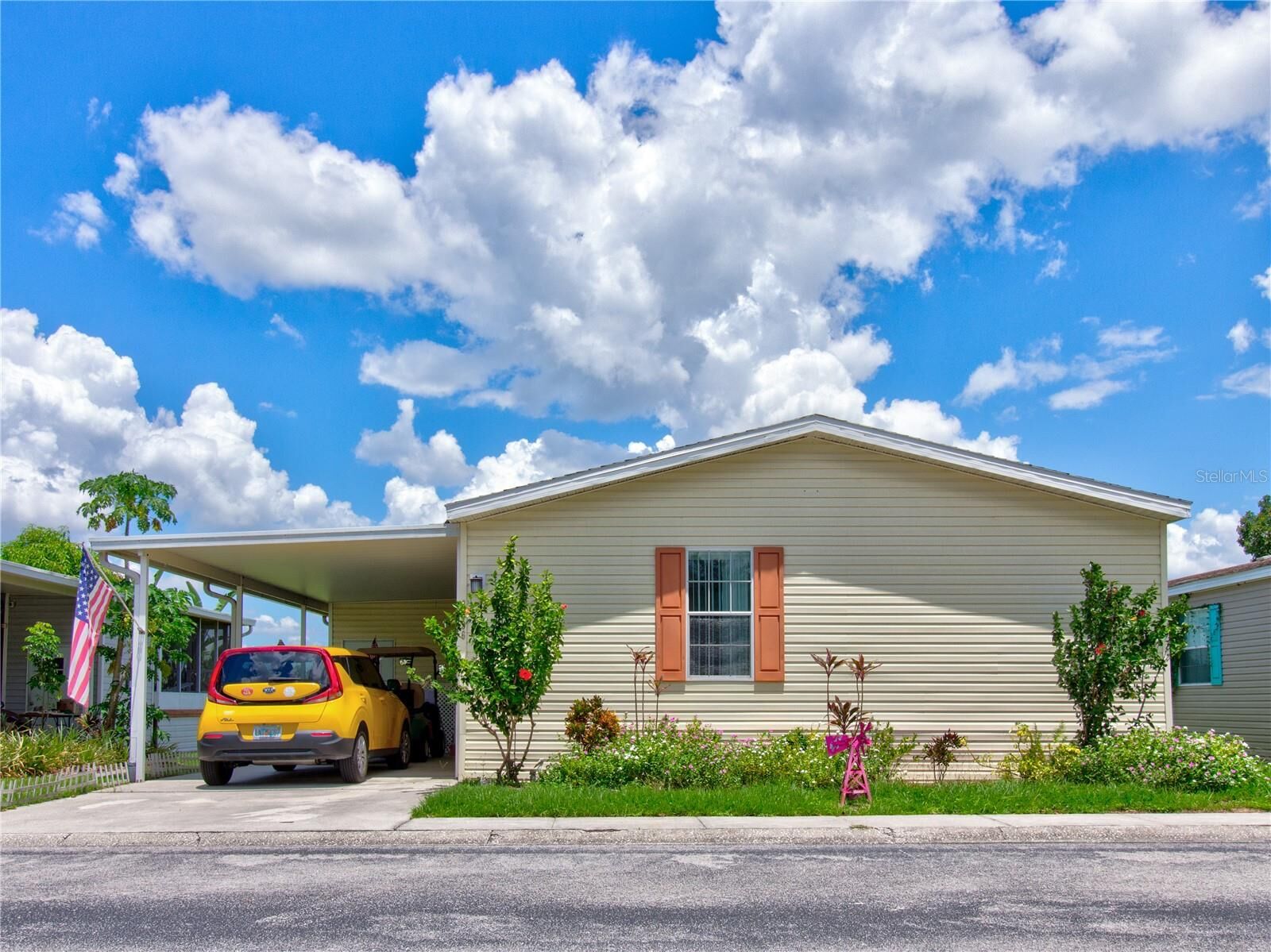 Property Photo: 8636 Fantasia Park Way FL 33578