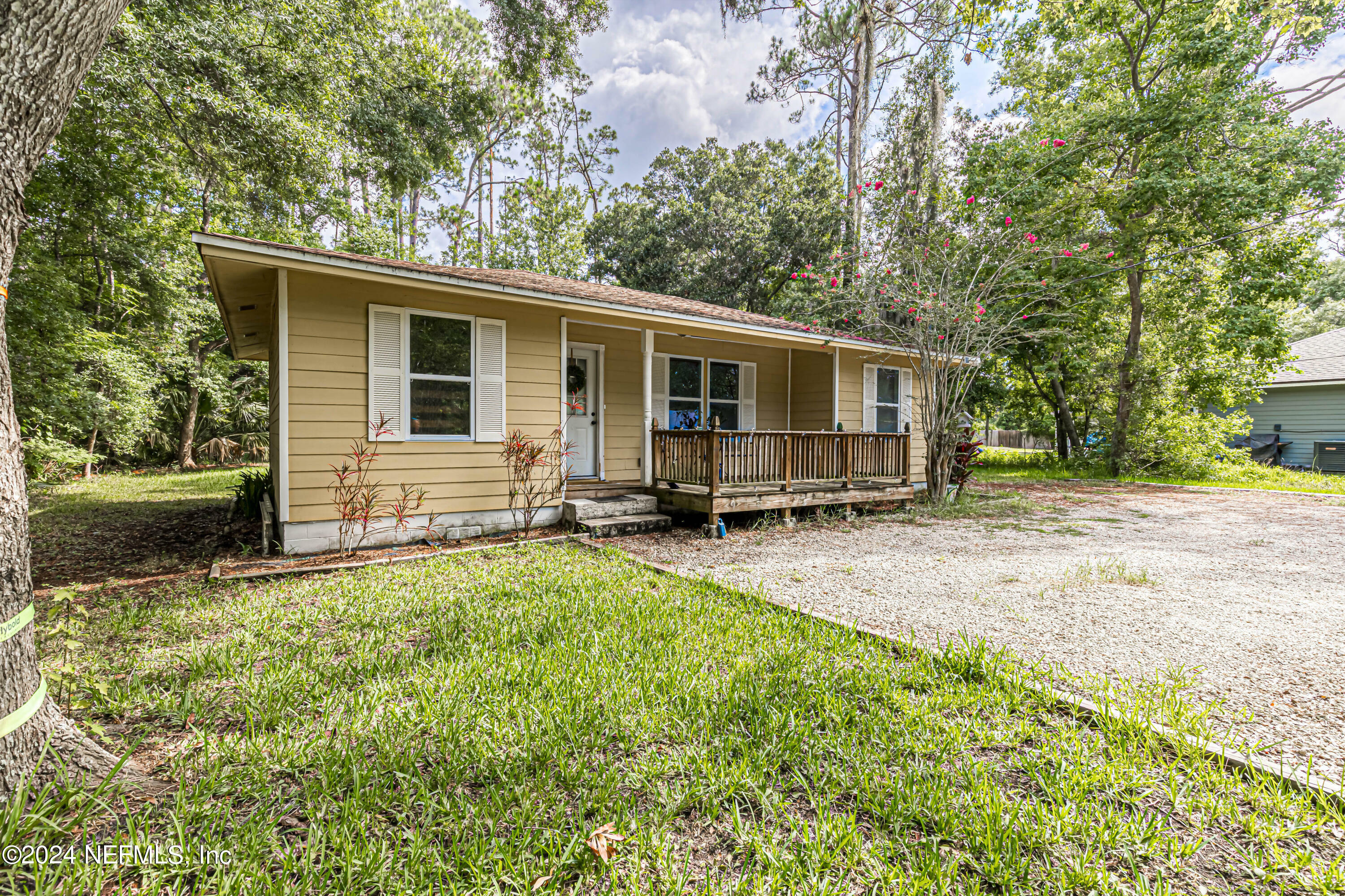 Property Photo:  928 Helen Street  FL 32084 