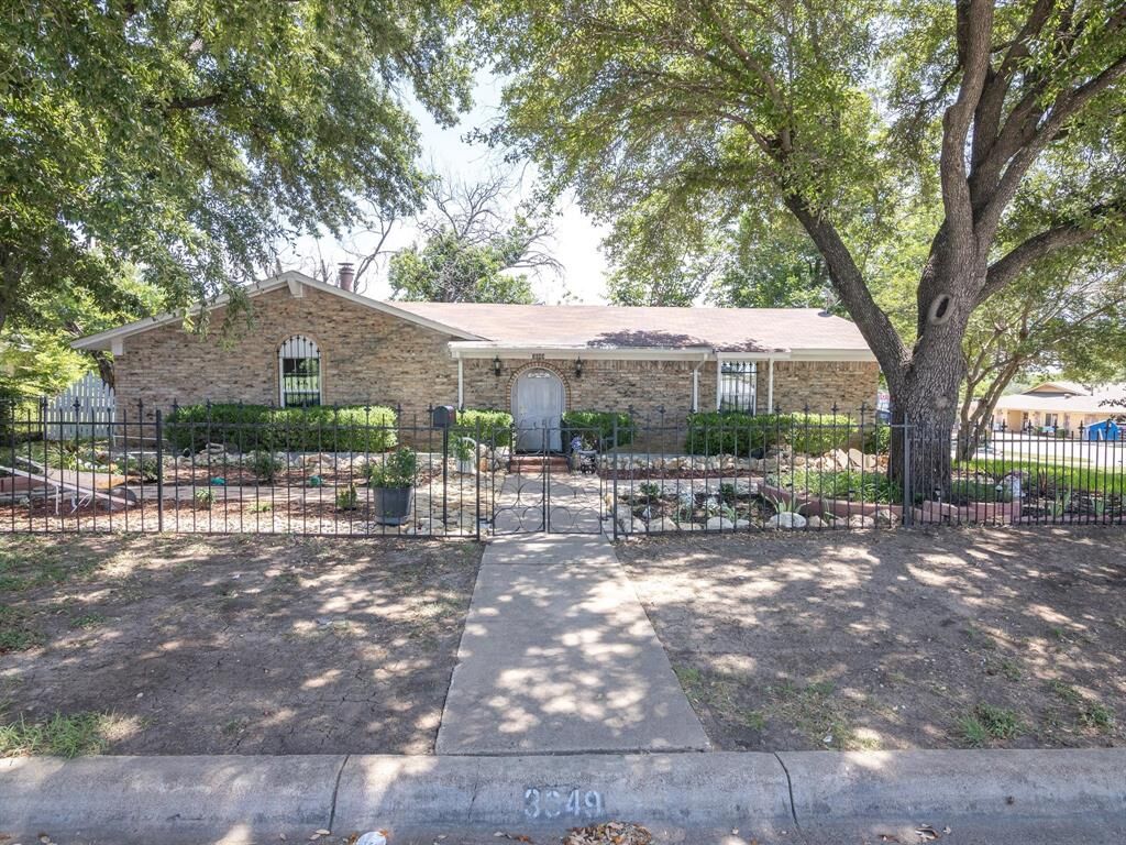 Property Photo:  3049 Portales Drive  TX 76116 