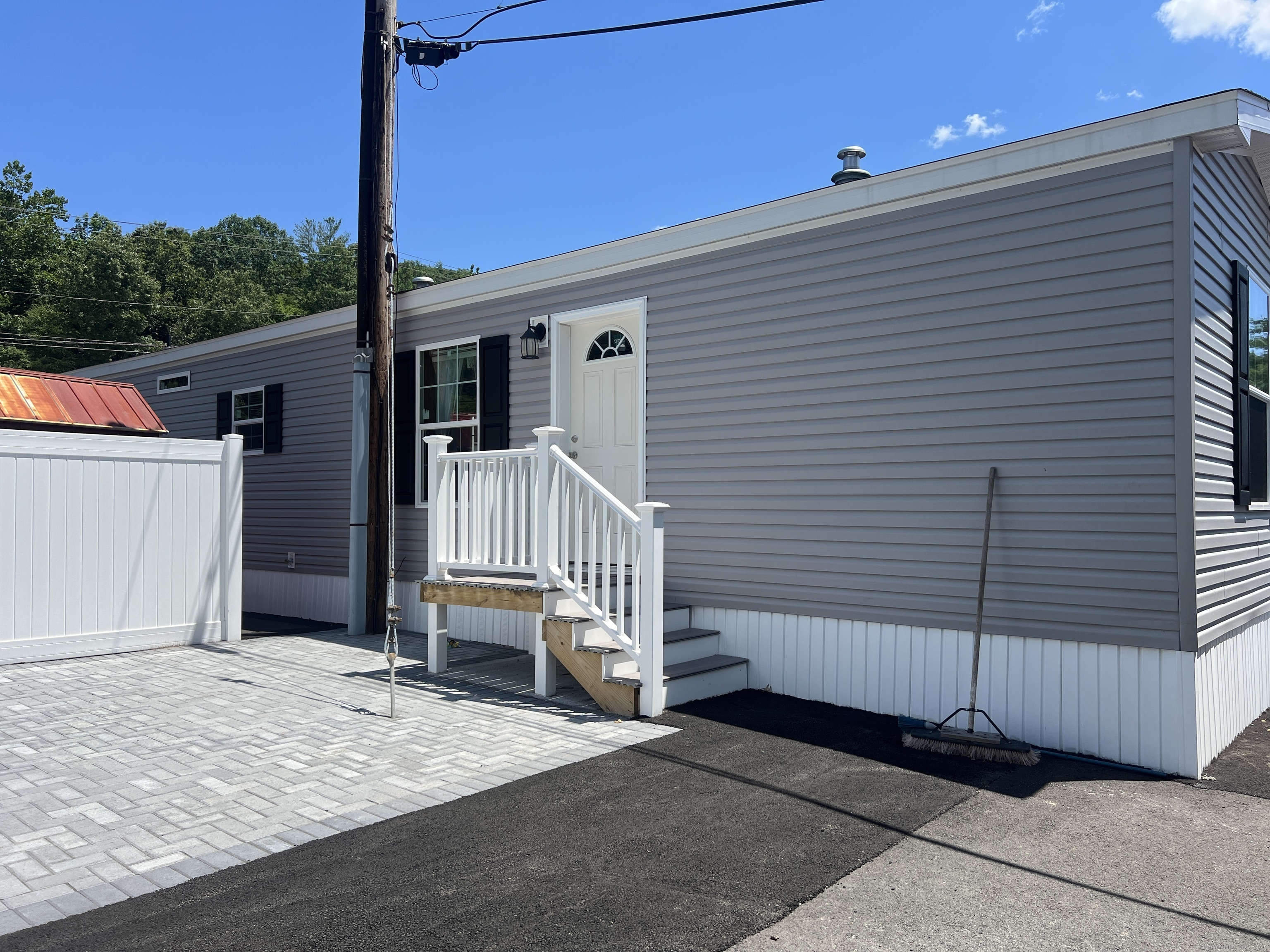 Property Photo:  1402 Waterbury Road 1  CT 06787 