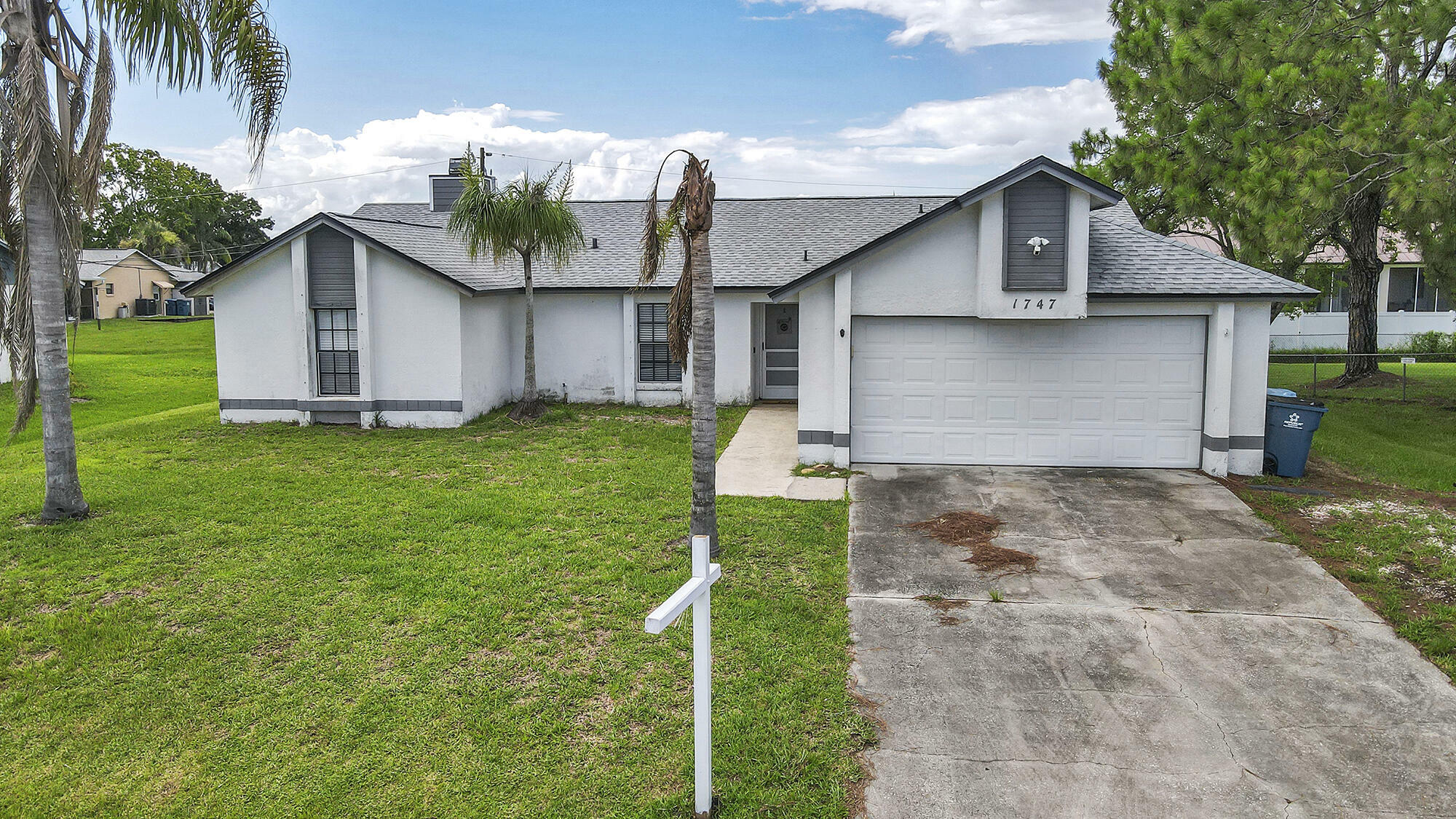 Property Photo:  1747 Parrsboro Street NW  FL 32907 