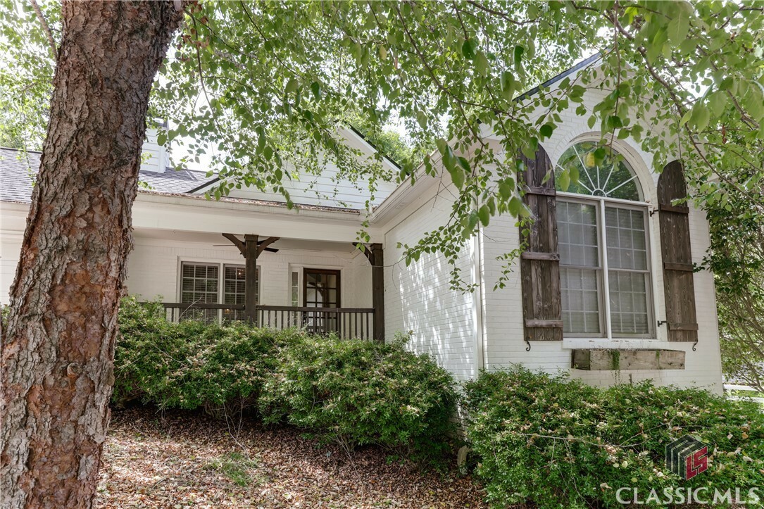 Property Photo:  215 Colonial Drive  GA 30606 