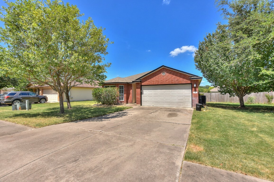 Property Photo:  1011 Creston Cove  TX 78634 