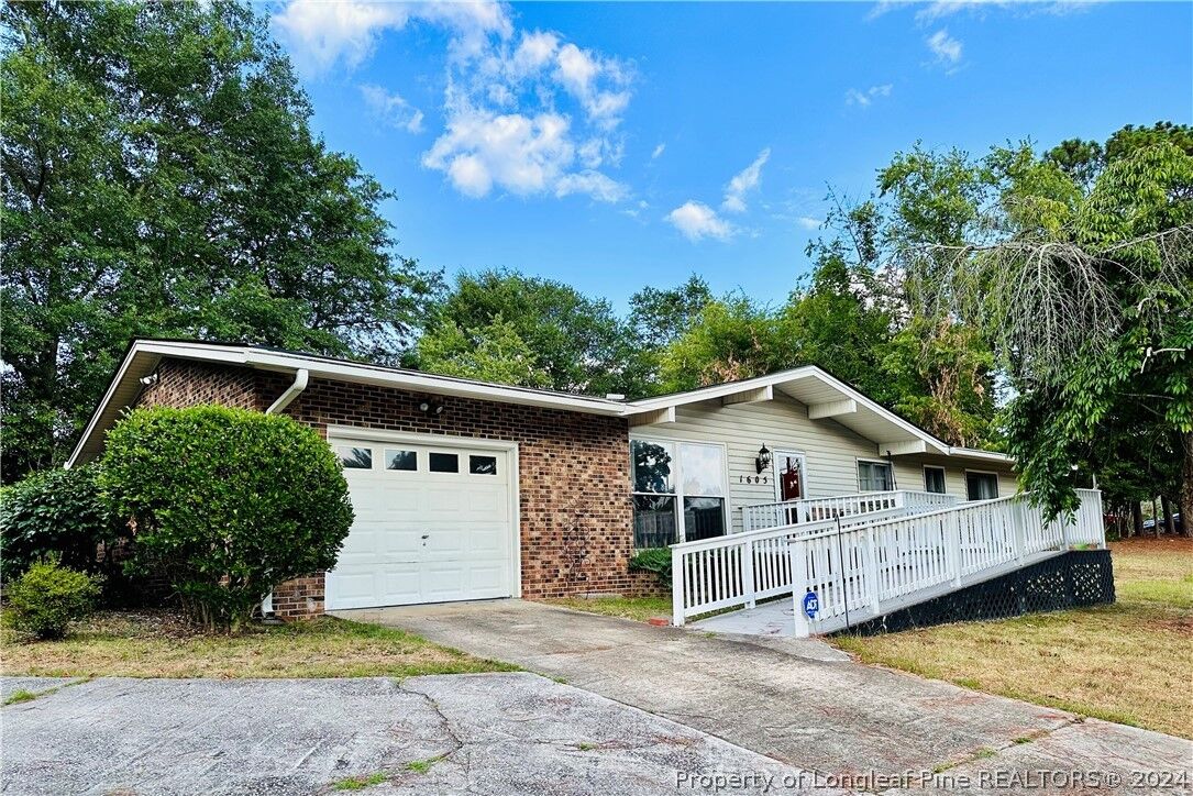 Property Photo:  1605 Paisley Avenue  NC 28304 