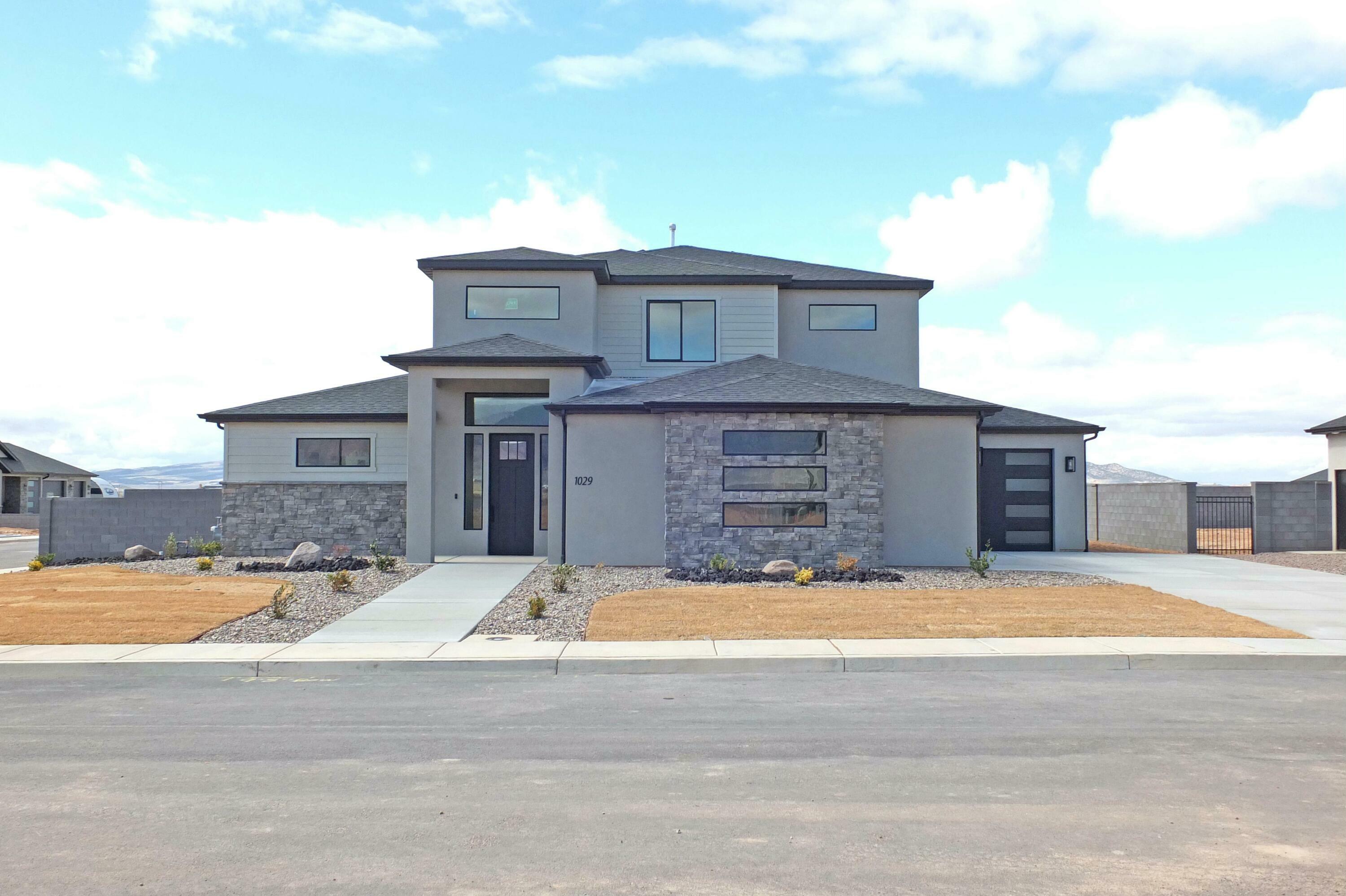 Property Photo: 1029 N Olesia St UT 84721