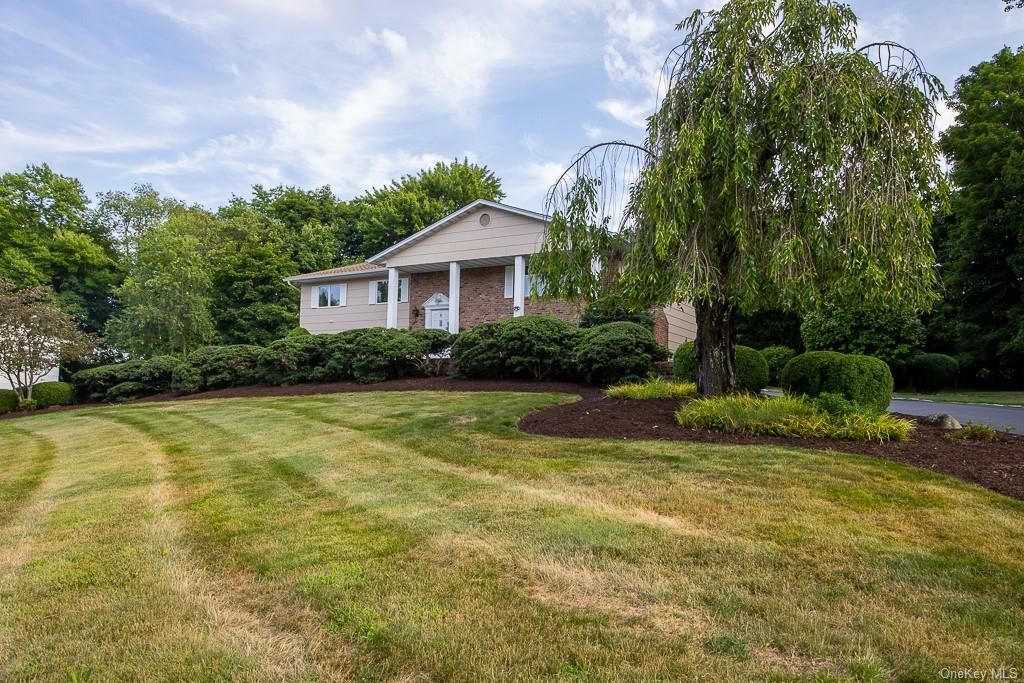 Property Photo:  8 Overhill Lane  NY 10956 