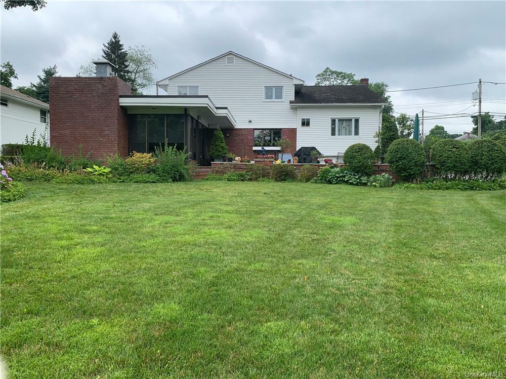 Property Photo:  181 Finmor Drive  NY 10607 