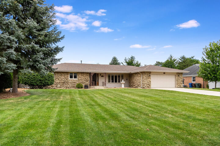 320 Wintree Lane  New Lenox IL 60451 photo