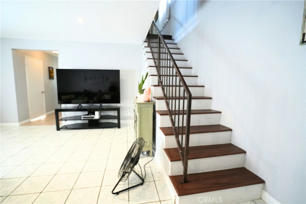 Property Photo:  2215 E Piru Street  CA 90222 