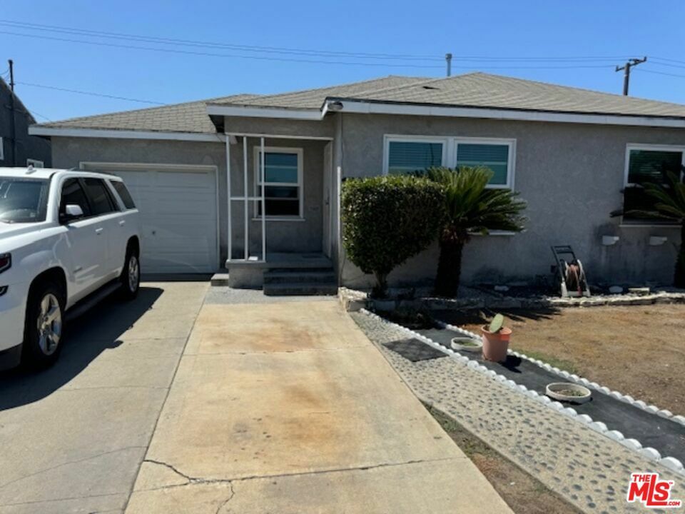 Property Photo:  1700 W Tichenor Street  CA 90220 