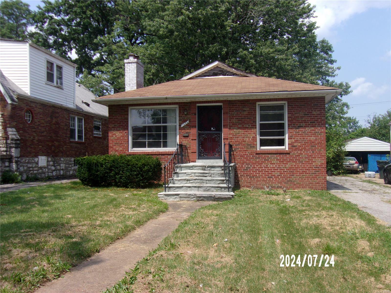 Property Photo:  1633 Veronica Avenue  MO 63147 