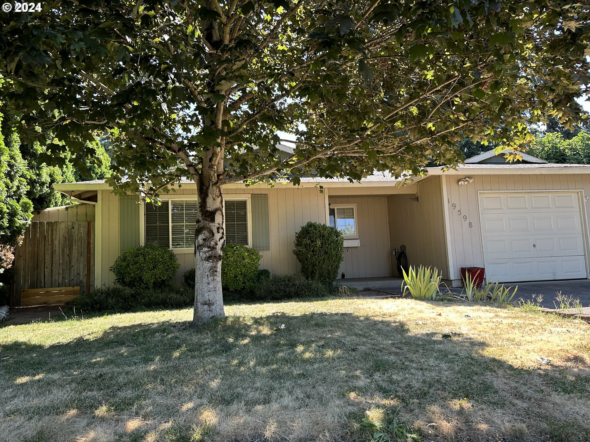 Property Photo:  19598 Goose Lake Dr  OR 97002 