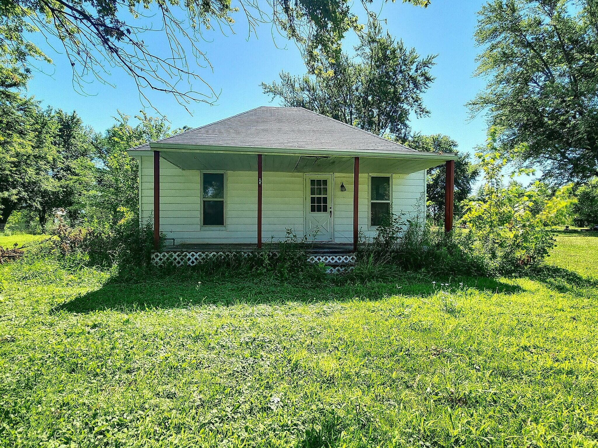 Property Photo:  622 Fawkes St  MO 65257 