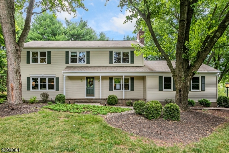 Property Photo:  6 Betsy Ross Ct  NJ 08558 