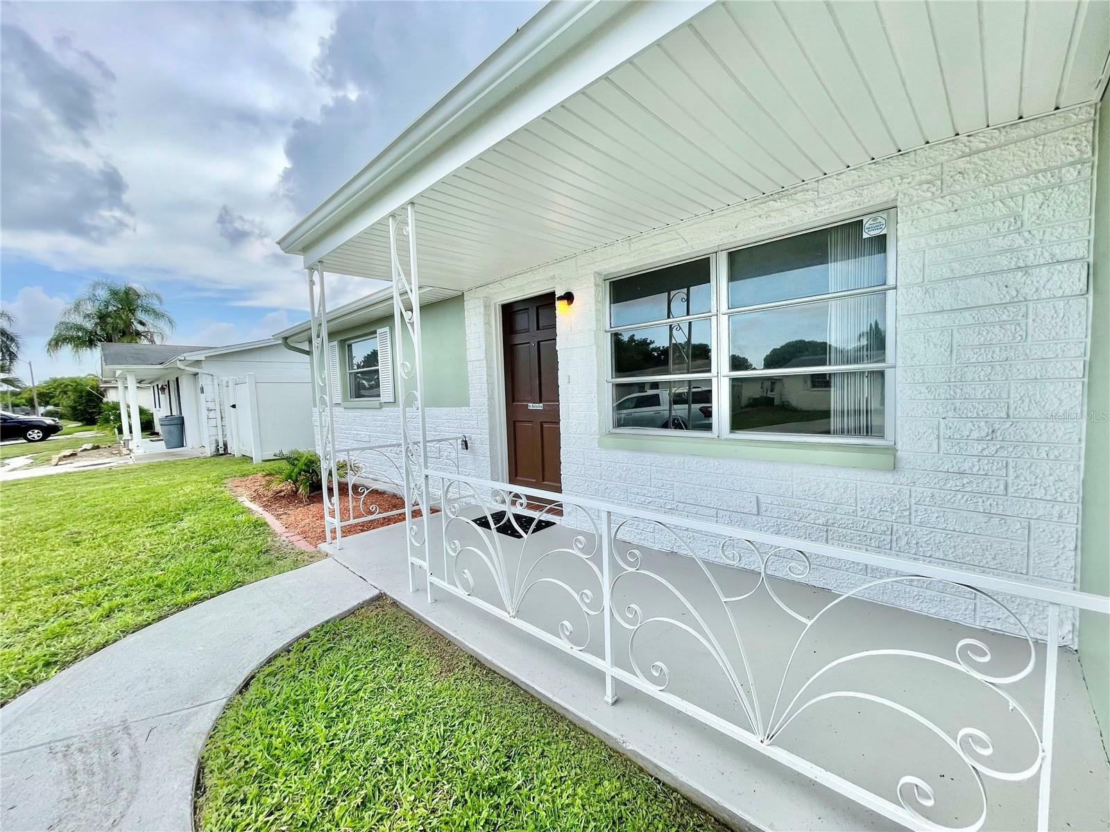 Property Photo:  10014 Sleepy Hollow Lane  FL 34668 