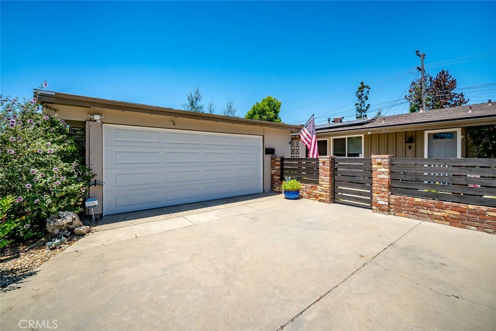 Property Photo:  909 Armstrong Avenue  CA 93454 