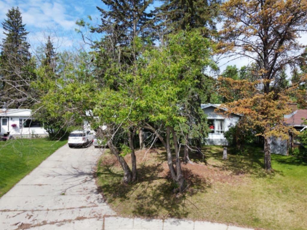 Property Photo:  82 Feero Drive  AB T7S 1R5 