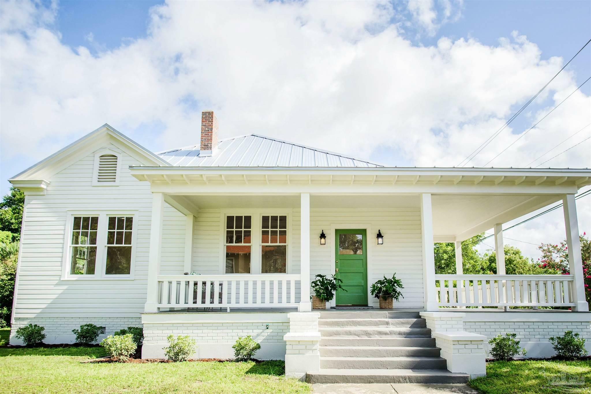 Property Photo: 1524 E Strong St FL 32501