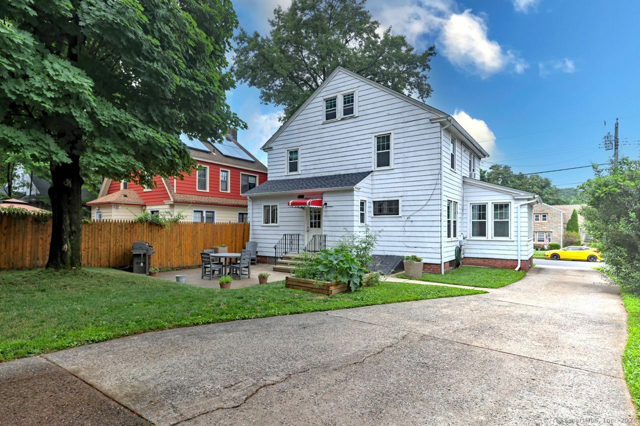 Property Photo:  398 Center Street  CT 06516 