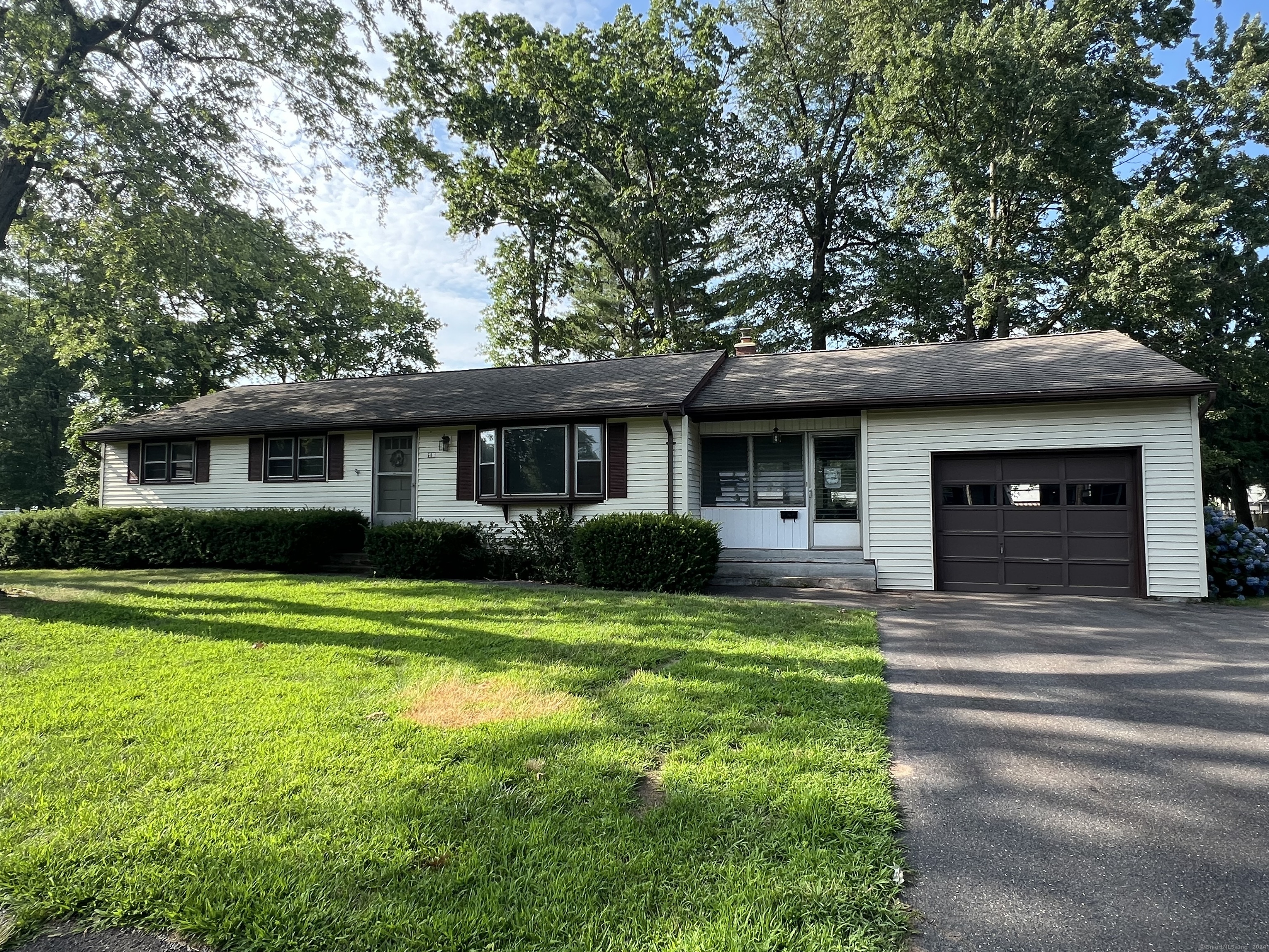 Property Photo:  18 Post Road  CT 06082 