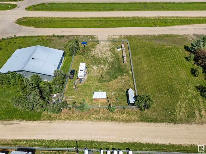 Photo de la propriété:  5126 50A Street  AB T0E 0K0 