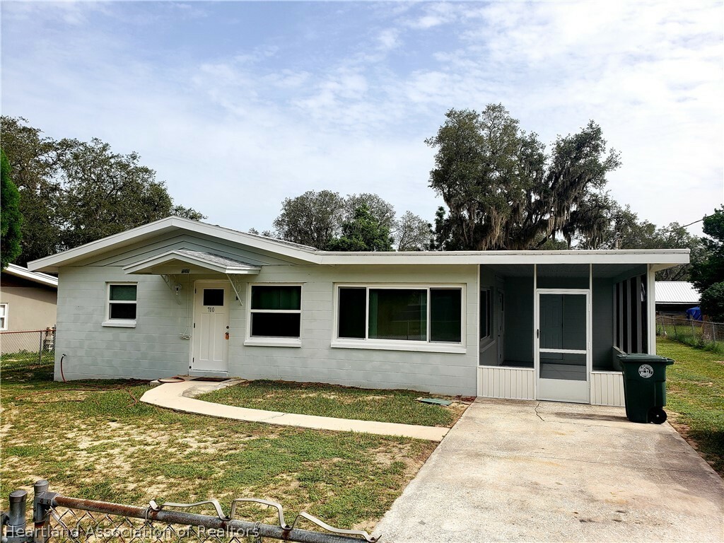 Property Photo:  710 W Oak Lane Street  FL 33825 