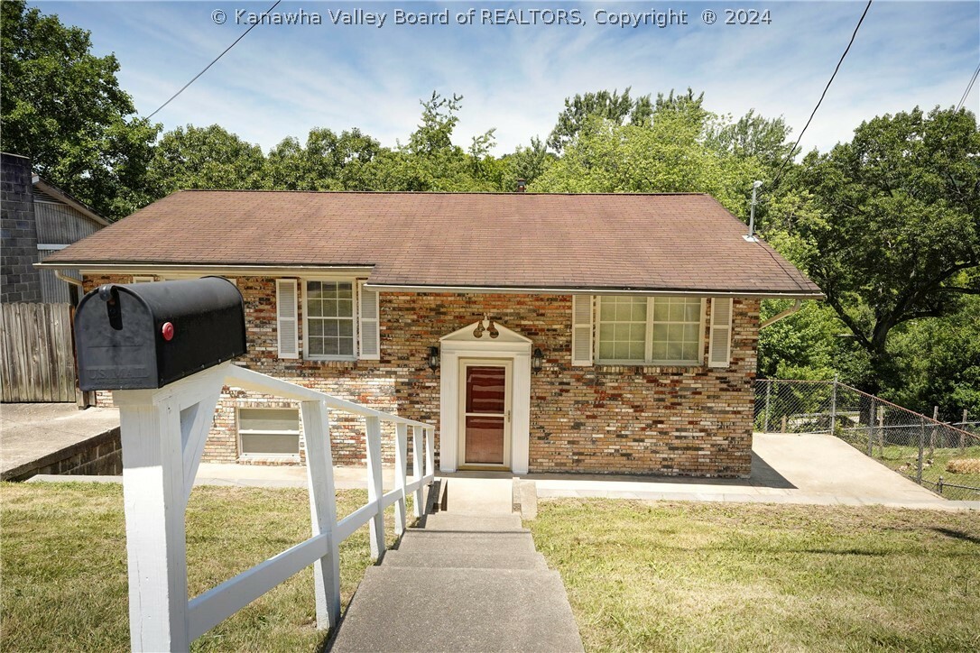 Property Photo: 1041 Temple Street WV 25387