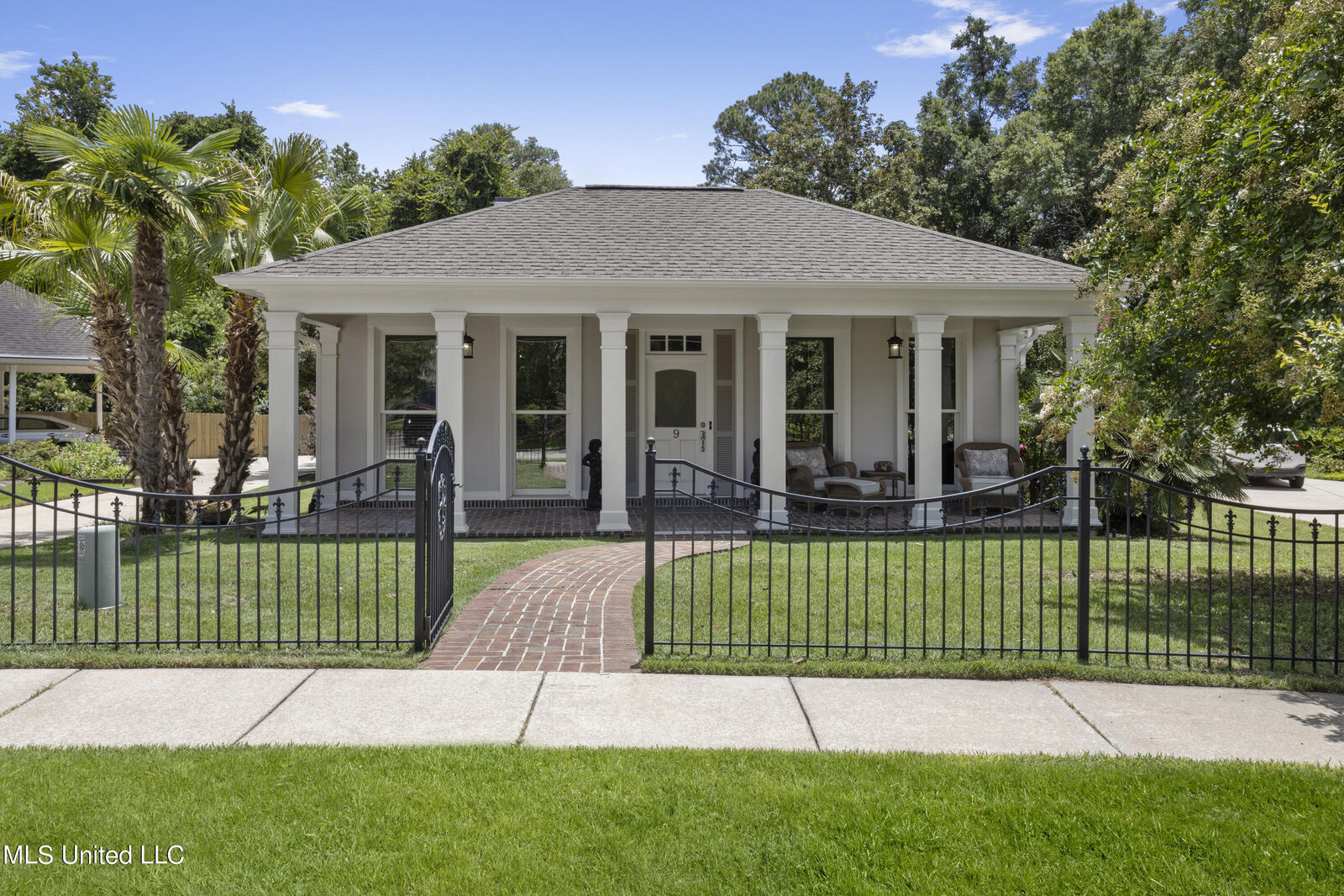 Property Photo:  1529 Magnolia Street  MS 39507 