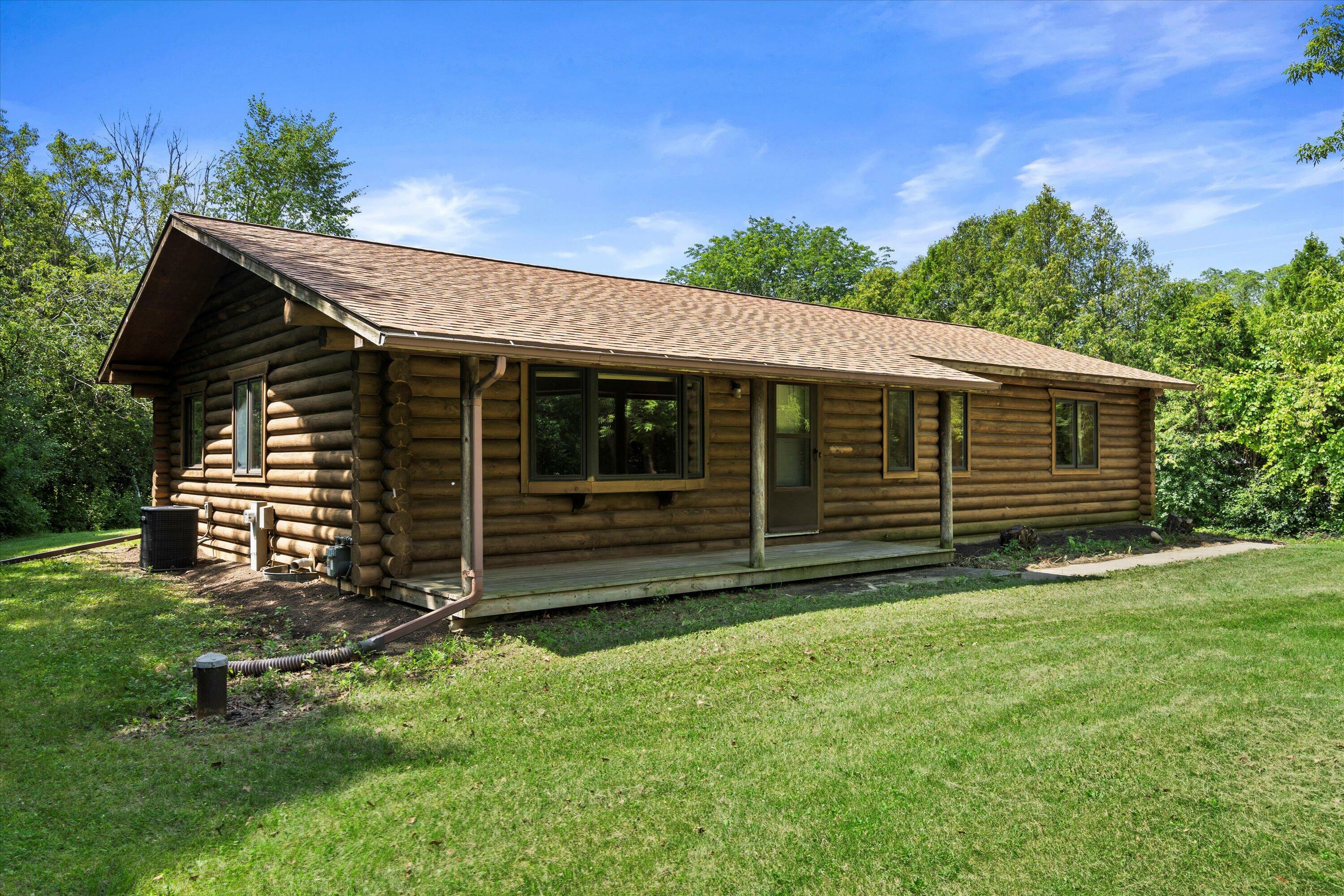 Property Photo:  1947 Pleasant Valley Rd  WI 53024 