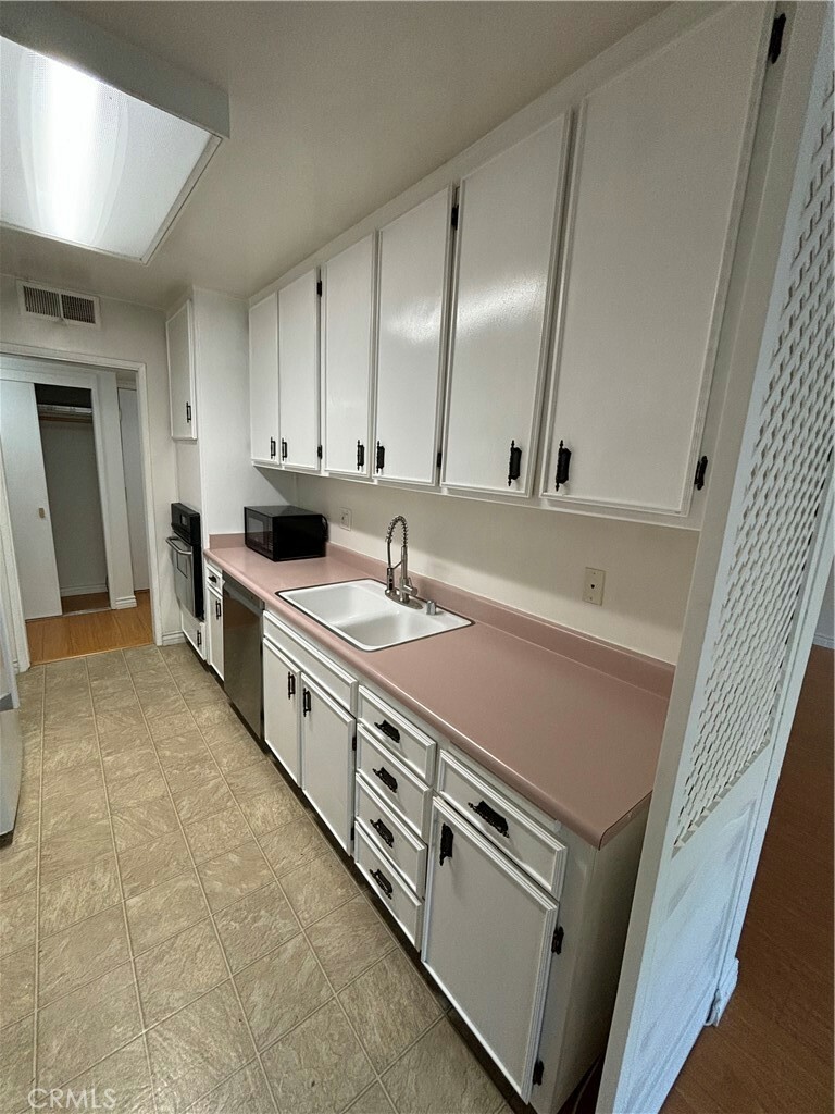Property Photo: 14141 Dickens Street 311 CA 91423