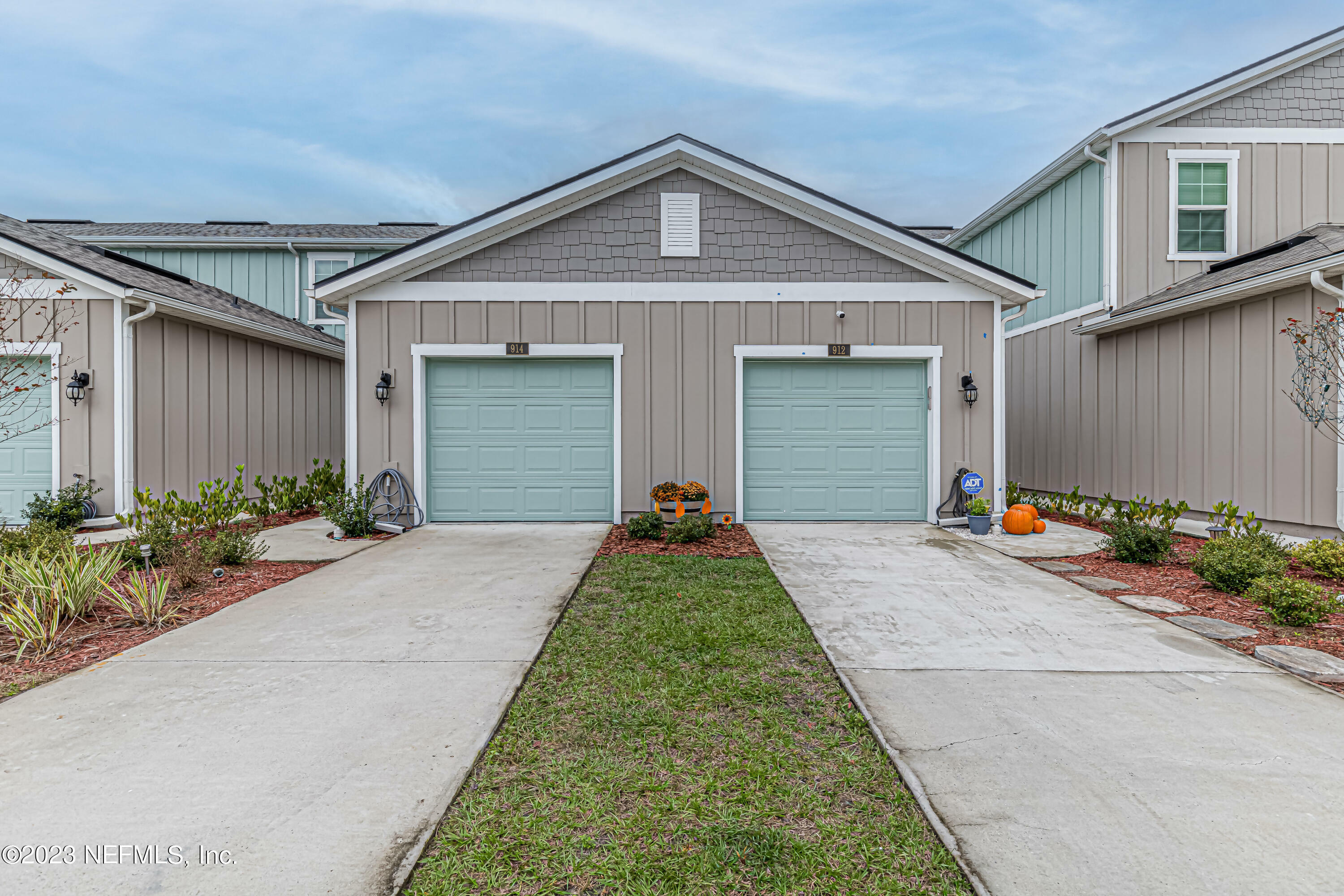 Property Photo:  914 Observatory Parkway  FL 32218 