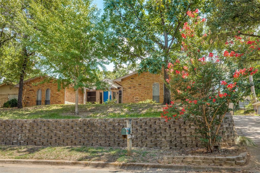 Property Photo:  2206 Vail Court  TX 76012 