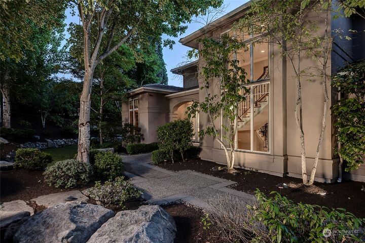 2921  98th Avenue NE  Clyde Hill WA 98004 photo