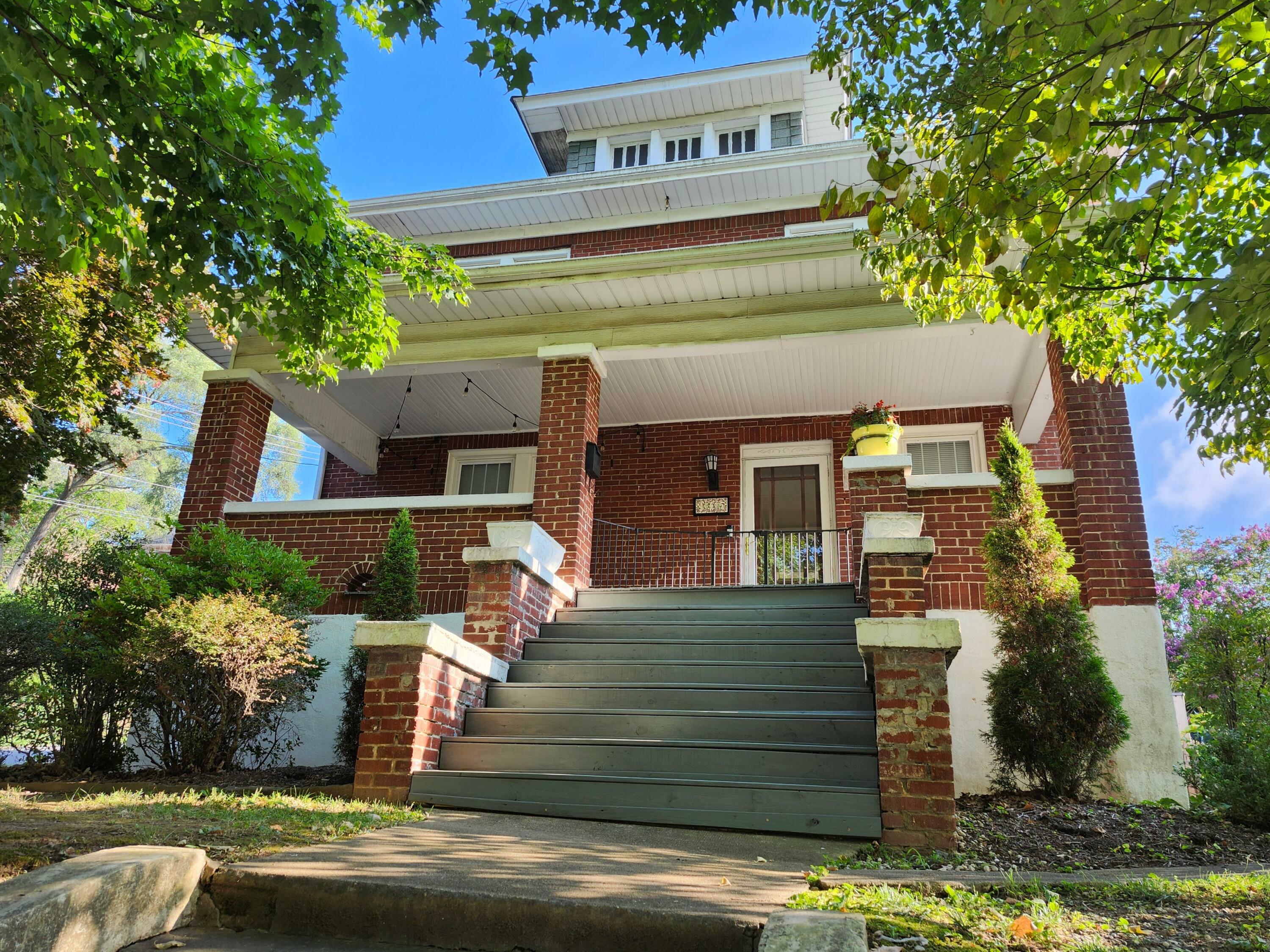 Property Photo:  935 Howbert Ave SW  VA 24015 