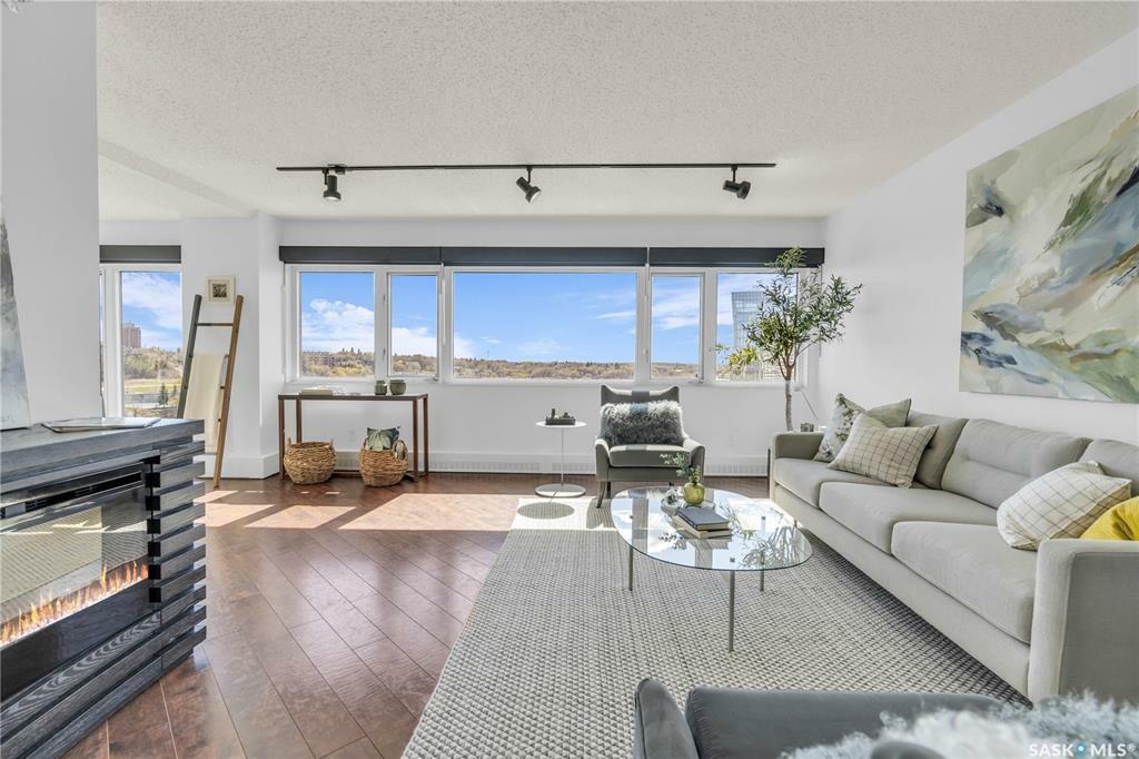 Property Photo:  424 Spadina Crescent E 960  SK S7K 6X7 