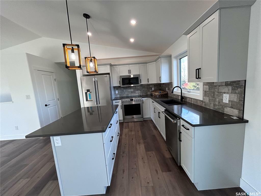 Property Photo: 216 Kestrel Court SK S0K 3R0